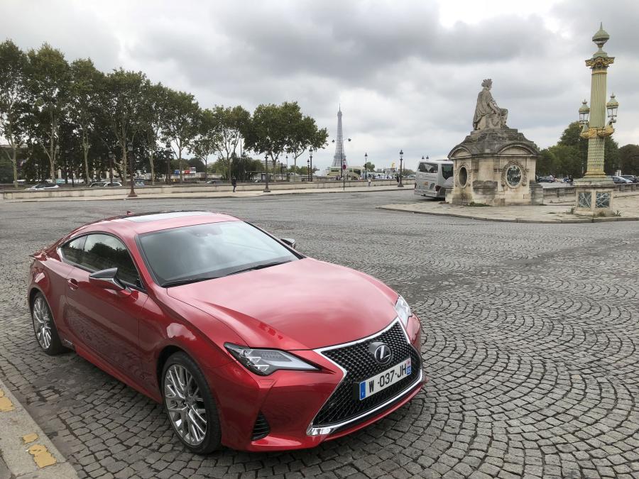  Lexus RC300h 2018 года  (WW) (фото 11 из 139)